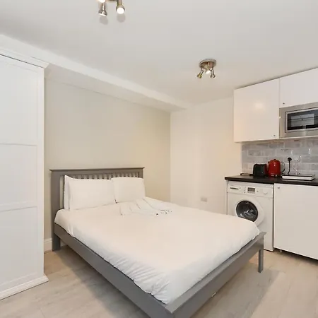 Chancery Lane Apartment *