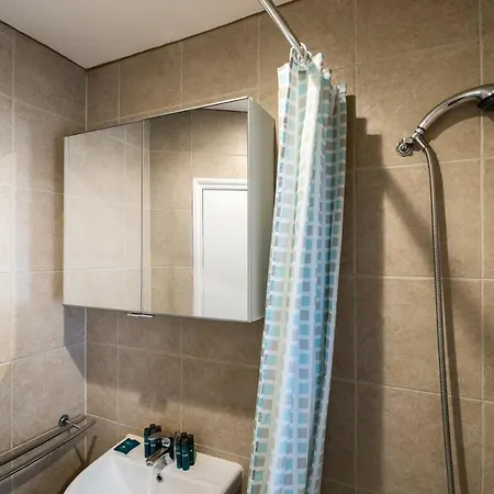 2br Spacious Flat In West Kensington Fits 6! *