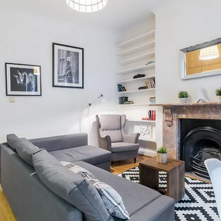 2br Spacious Flat In West Kensington Fits 6! *