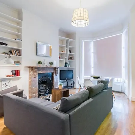 2br Spacious Flat In West Kensington Fits 6! Apartment