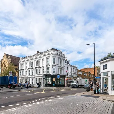 2br Spacious Flat In West Kensington Fits 6! London