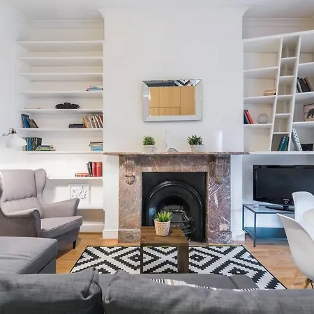 Apartment 2br Spacious Flat In West Kensington Fits 6! *