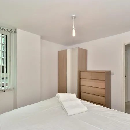 Apartment St George Wharf