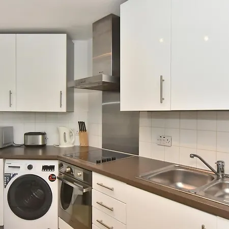 Apartment St George Wharf London