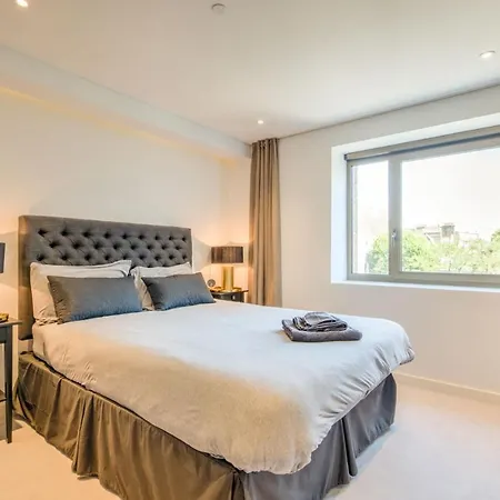 2 Bedrooms Sleeps 6 - Central Apartment