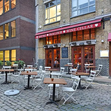 Chancery Lane Apartment *