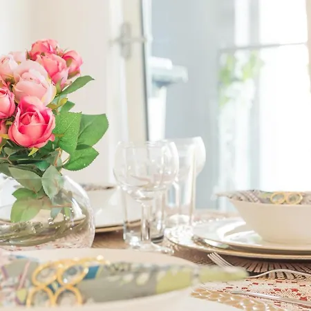 Dockside Walk - Canary Wharf Apartment *