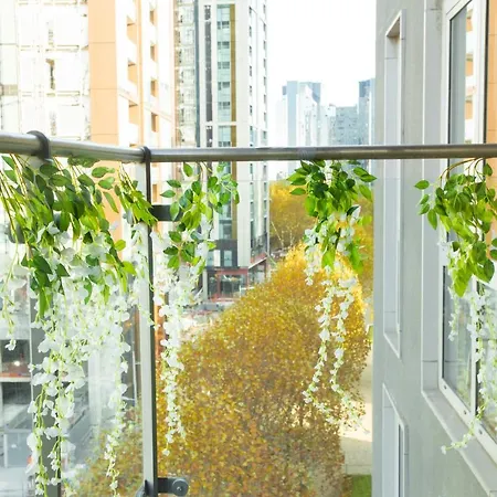 Dockside Walk - Canary Wharf Apartment *