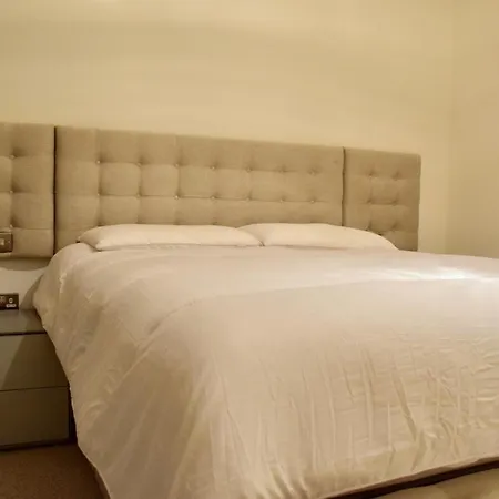 Bright 2 Bedroom Flat In Park Royal Apartment Wembley