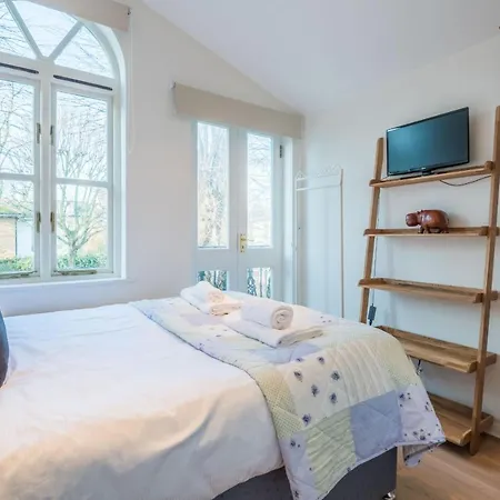 Holiday home Charming Putney By The High Street *