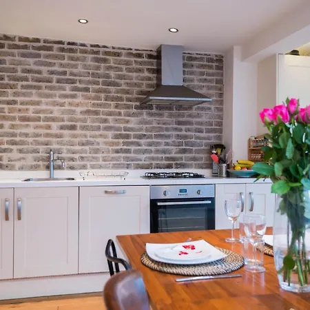Charming Putney By The High Street * Richmond (Greater London)