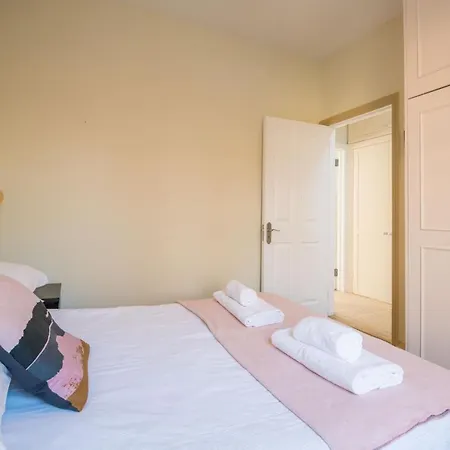 Charming Putney By The High Street Holiday home
