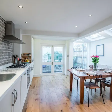 Holiday home Charming Putney By The High Street *