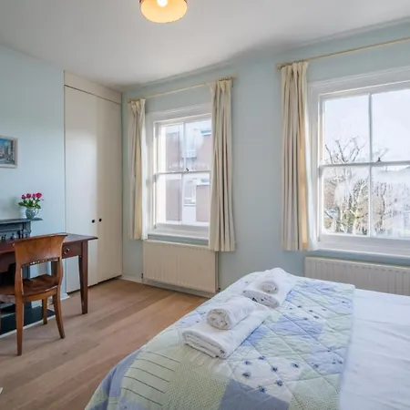 Holiday home Charming Putney By The High Street *