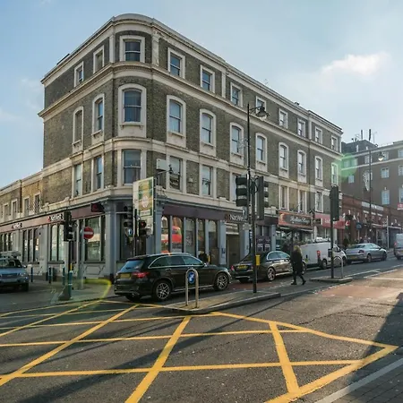 Holiday home Charming Putney By The High Street