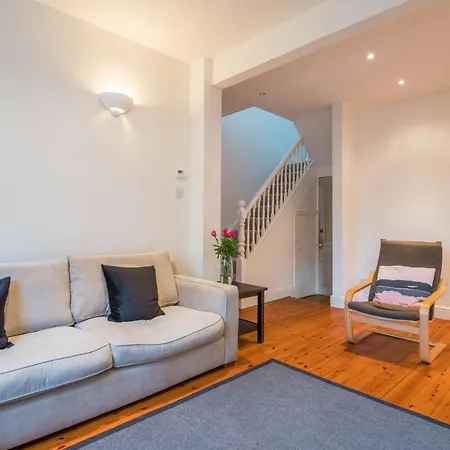 Charming Putney By The High Street *