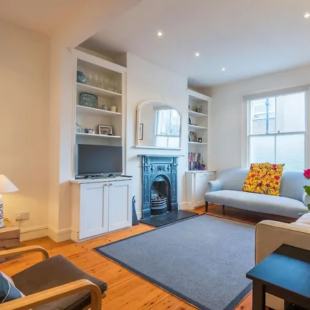 Holiday home Charming Putney By The High Street