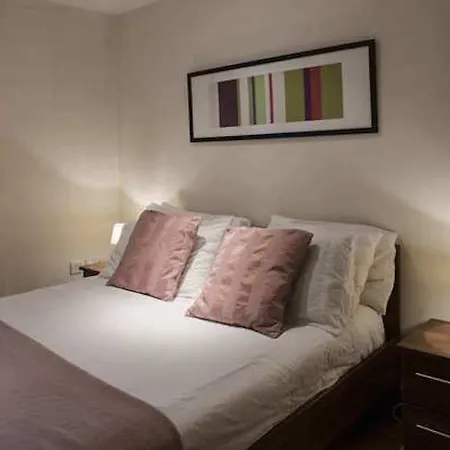 Apartment St George Wharf