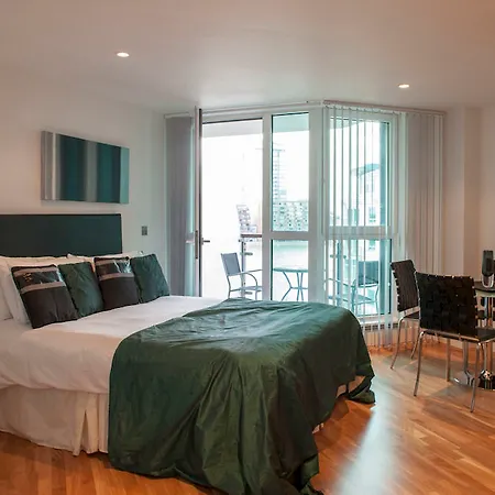 Apartment St George Wharf