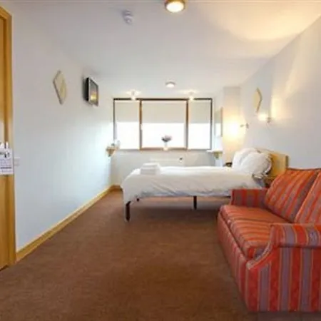 Hounslow Central Hotel