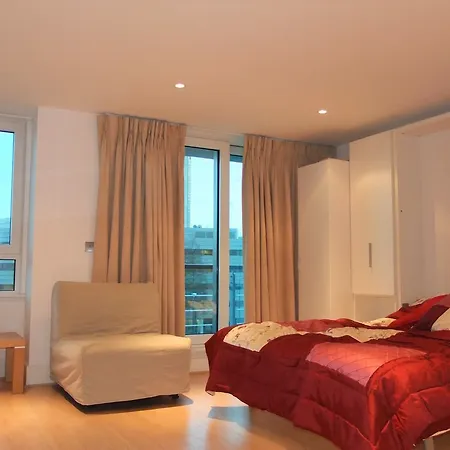 Apartment St George Wharf *
