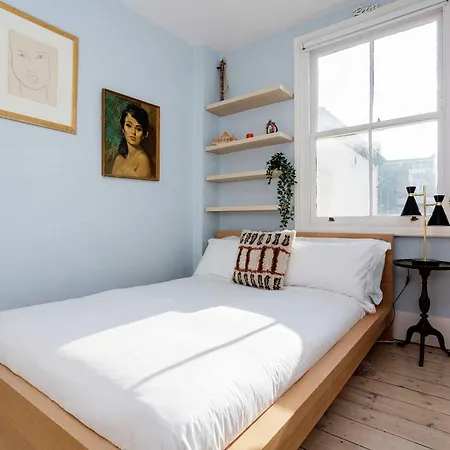 Veeve - Midnight Style On Margravine Gardens Holiday home *