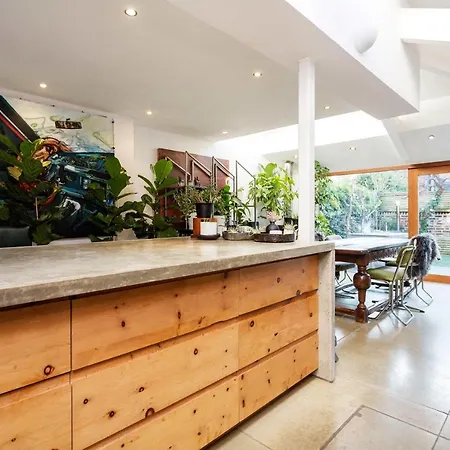 Holiday home Veeve - Midnight Style On Margravine Gardens London