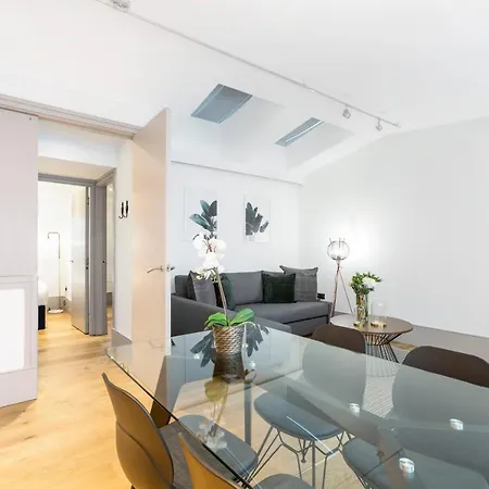 Aspen Regis Kensington Apartment *