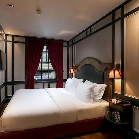 Mimi's Soho Hotel 4*
