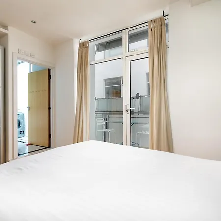 Holloway Road Apartment *