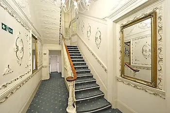 Leinster Garden Apartment *