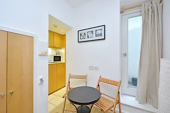 Leinster Garden Apartment *