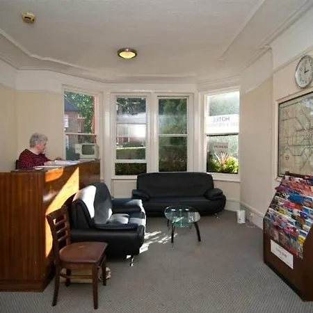 Queens Bed & Breakfast London