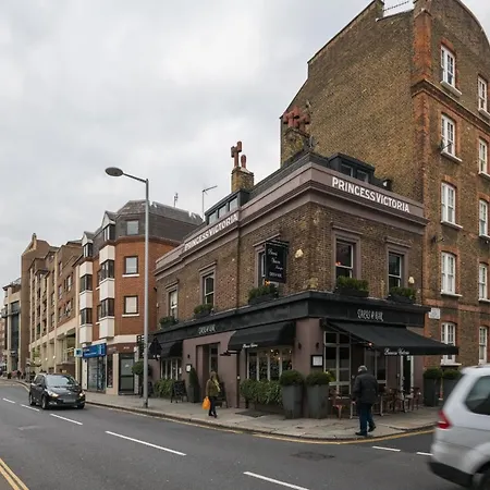 Delightful Kensington Close To Hyde Park By Underthedoormat * London