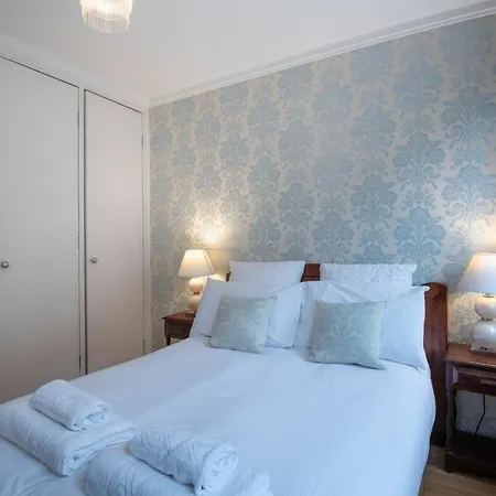Apartment Delightful Kensington Close To Hyde Park By Underthedoormat *
