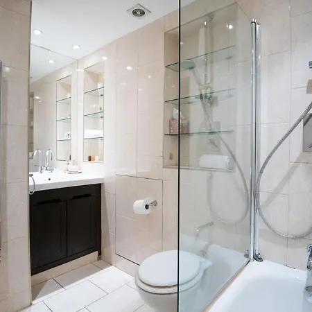 Apartment Delightful Kensington Close To Hyde Park By Underthedoormat *