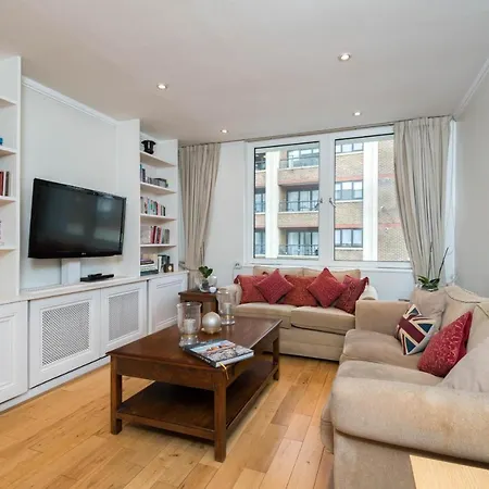Delightful Kensington Close To Hyde Park By Underthedoormat * London