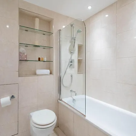 Delightful Kensington Close To Hyde Park By Underthedoormat * London
