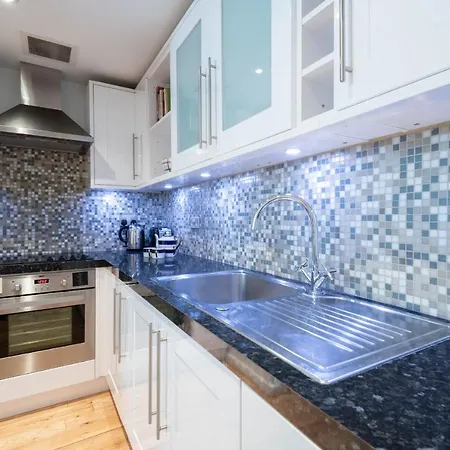Apartment Delightful Kensington Close To Hyde Park By Underthedoormat *