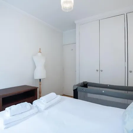 Delightful Kensington Close To Hyde Park By Underthedoormat * London