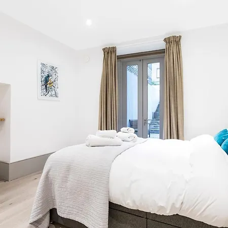 Apartment Aspen Regis Kensington London