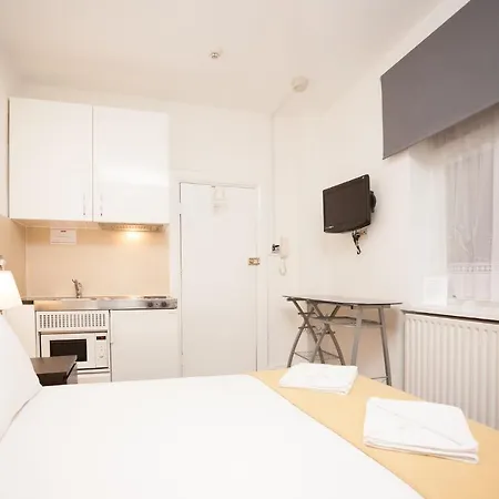 Hyde Park Talbot Square Apartment *