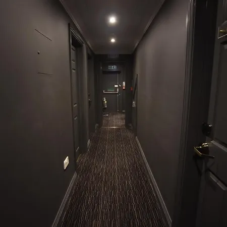 Hotel The Pack And Carriage London