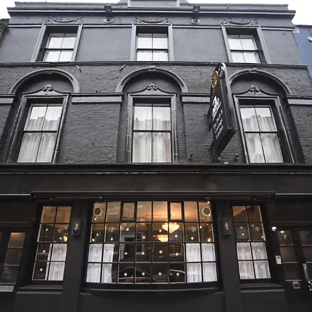 Hotel The Pack And Carriage London