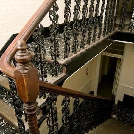 Bed & Breakfast Queens London
