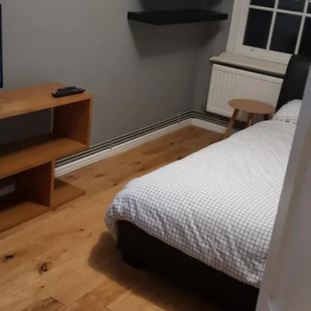 Guest house Zone 1 *