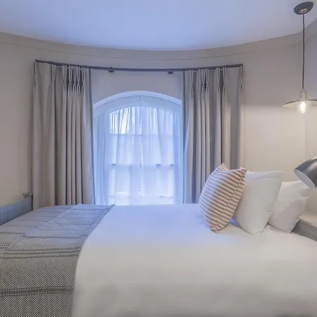 Richmond Hill 4*