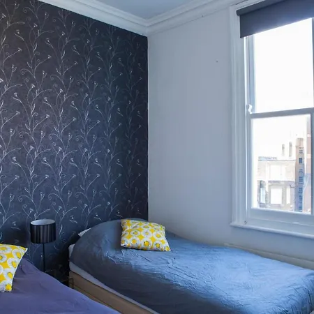 Linden Gardens Apartment *