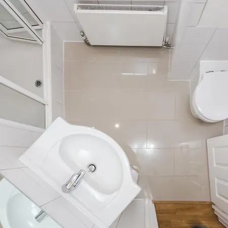 Cleveland Gardens Apartment