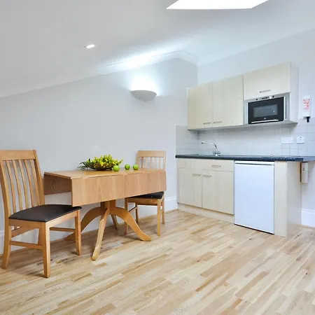 Apartment Cleveland Gardens London